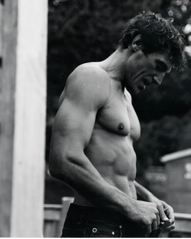 Out of Season — portrait session on the Normandy coast by Efimtsev Nicholas / Séance portrait sur la côte normande