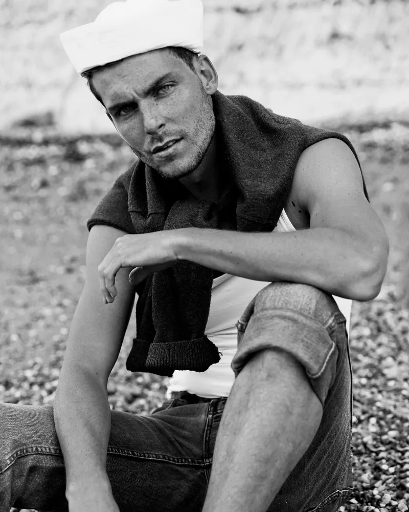 Out of Season — portrait session on the Normandy coast by Efimtsev Nicholas / Séance portrait sur la côte normande