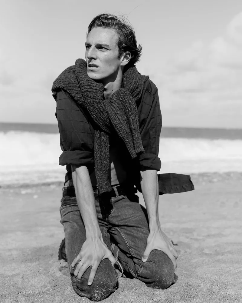 Out of Season — portrait session on the Normandy coast by Efimtsev Nicholas / Séance portrait sur la côte normande