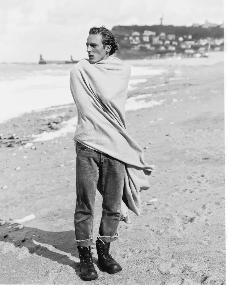 Out of Season — portrait session on the Normandy coast by Efimtsev Nicholas / Séance portrait sur la côte normande
